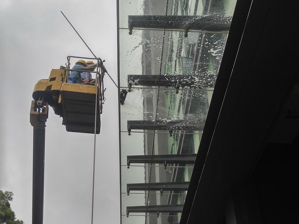 Outdoor High Level Cleaning