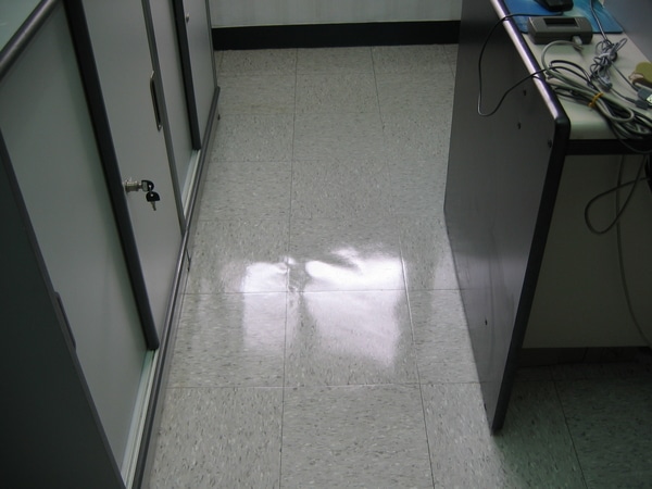 Vinyl Floor Polishing